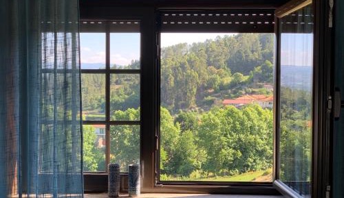 Double or Twin Room with Mountain View