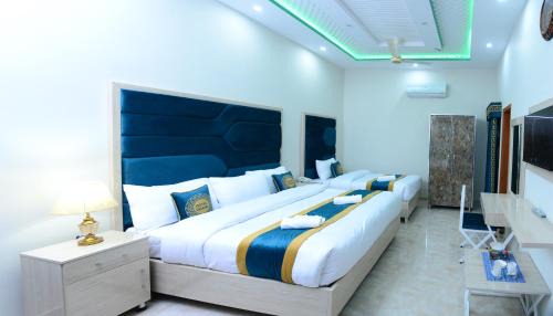 Deluxe Family Room