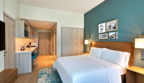 Studio with King Bed (Complimentary Transfer to Dubai Mall, Festival City Mall, J1 Beach & Al Jaddaf Metro)