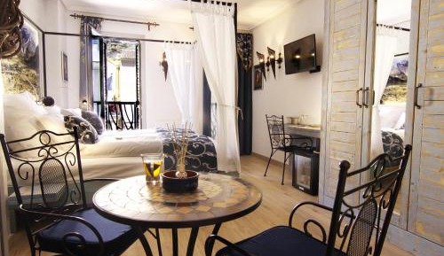 Triple Room with Balcony-Sierra de Cabezón de Oro