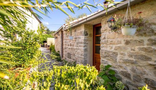 Studio Apartment with Patio and Garden View