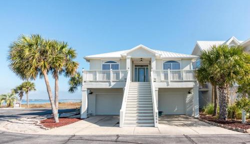 Three-Bedroom Holiday Home 