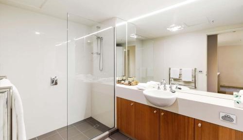 Three-Bedroom Connected Apartment with Free High Speed WiFi