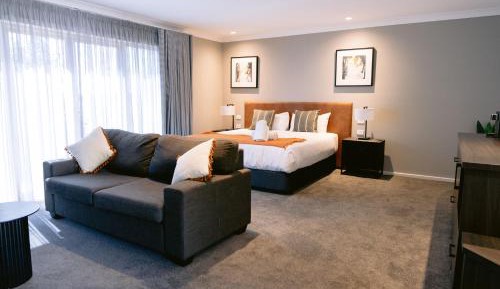 Deluxe Suite with Spa Bath