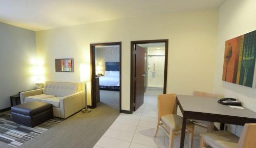 One-Bedroom King Suite - Non-Smoking