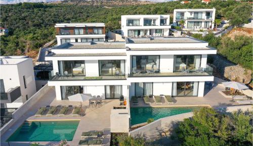 Three-Bedroom Holiday Home 