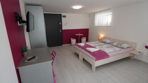 Quadruple Room with Private Bathroom