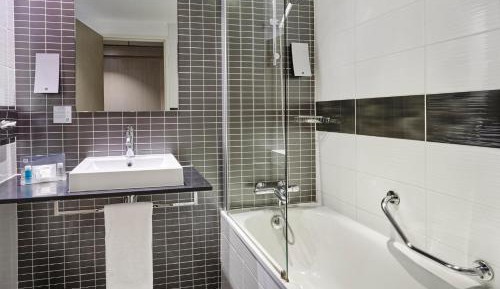 Communicating Rooms