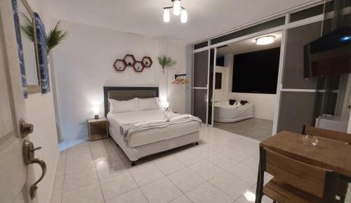 Suite with Hot Tub