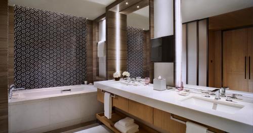 King Room with City View - High Floor