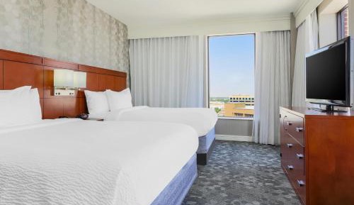 One-Bedroom Queen Suite