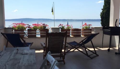 Three-Bedroom Apartment with Lake View