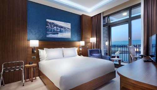 One-Bedroom King Suite