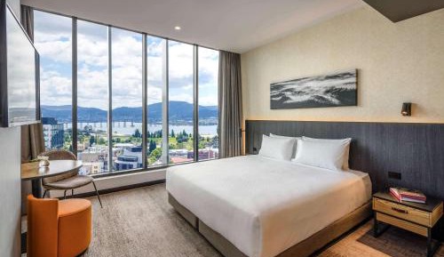 Deluxe King Room with Harbor View