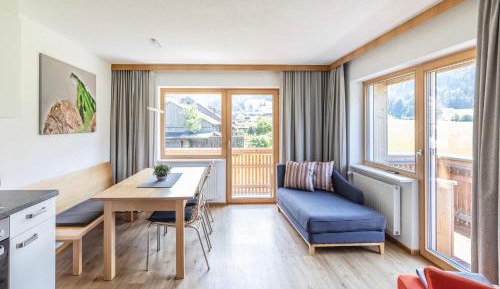 Three-Bedroom Apartment with 3 Bathroom and Mountain Views