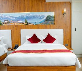 Deluxe Family Room