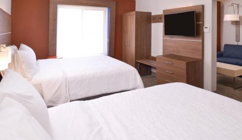 Two-Bedroom Suite with Three Queen Beds
