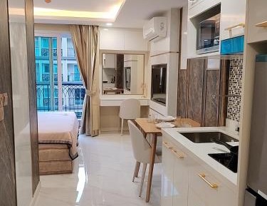 One-Bedroom Apartment with Balcony