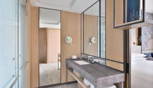 Deluxe Twin Room with Balcony