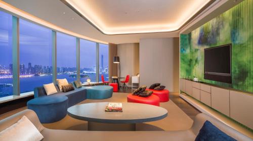 Fantastic Suite, 1 Bedroom Suite, 1 King, Jinji Lake view