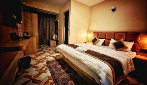 Deluxe Double Room (2 Adults + 1 Child)