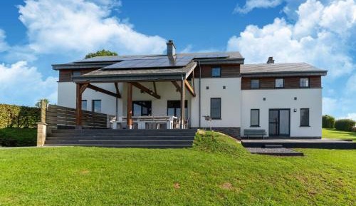 Ten-Bedroom Holiday Home