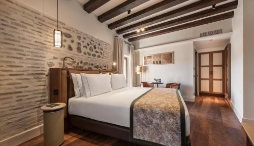 Deluxe Room with views