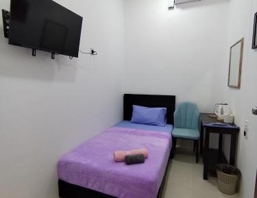 Single Room with Shared Bathroom