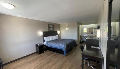 Deluxe King Suite