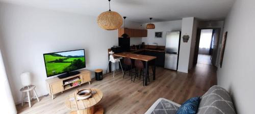 One-Bedroom Apartment with Garden View