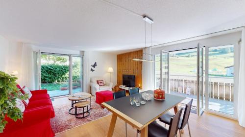 Apartment with Mountain View