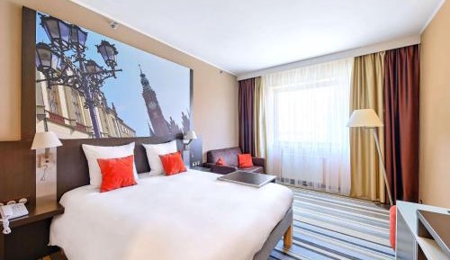 Classic Double Room with Sofa and City View