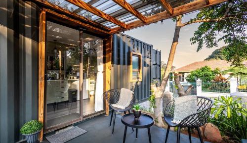 Apartment with Garden View