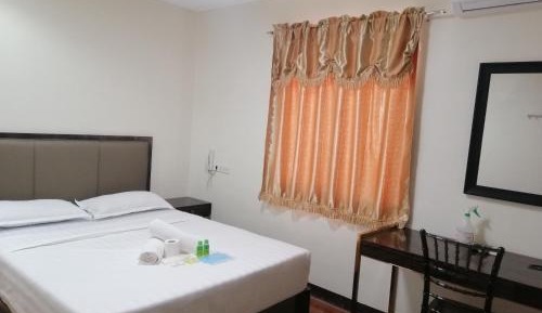 Deluxe Queen Suite