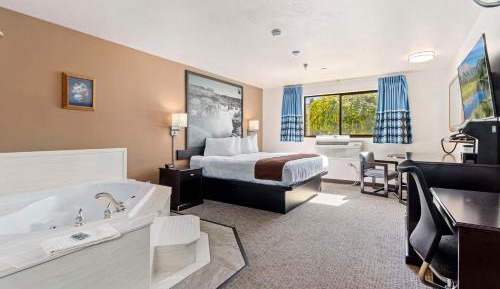 King Suite with Walk-In Shower and Jetted Tub