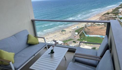 Studio Apartment with Sea View