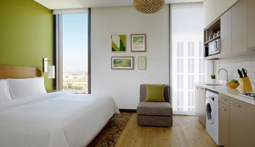 Studio Apartment – King Bed (Complimentary Breakfast & Shuttle to Sobha Realty Metro Station, JBR Beach & Mall of the Emirates)