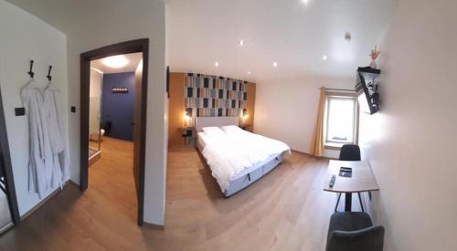 Double Room with Private Bathroom