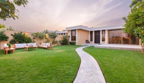 Villa with Garden View