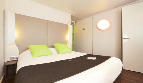 Quadruple Room - 1 Double Bed 2 Single Beds