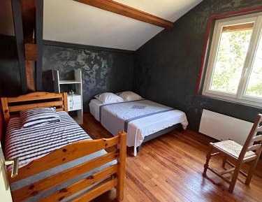 Basic Triple Room with Shared Bathroom