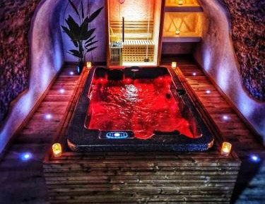 Suite with Hot Tub