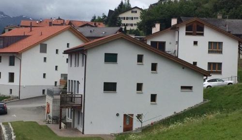 Apartment with Mountain View