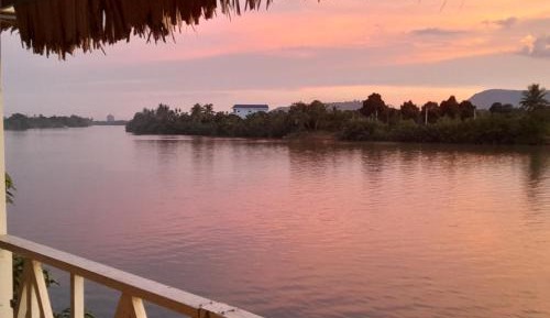 Bungalow - Water Front 