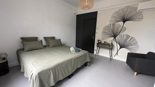 Queen Room with Garden View