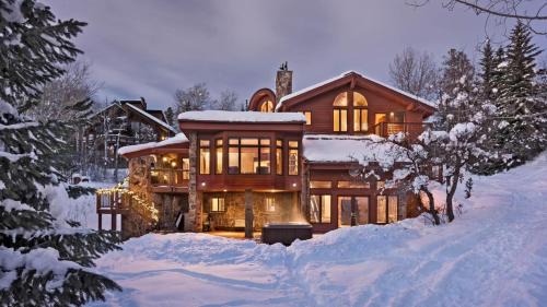 Seven-Bedroom Holiday Home
