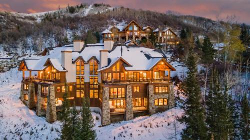 Five-Bedroom Holiday Home