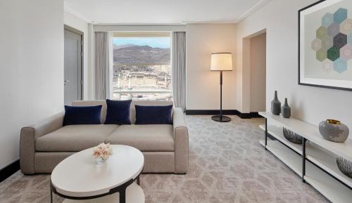 Panoramic Suite Kabaa View