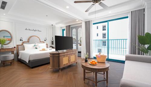 Deluxe Double Partial Sea View with Balcony
