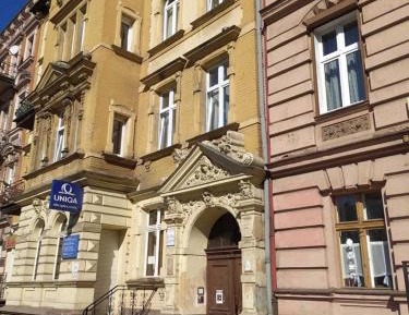 Three-Bedroom Apartment with Balcony